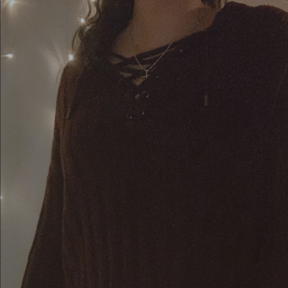 cute maroon hoodie v neck sweater!